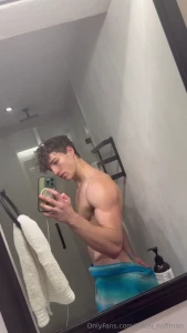 Don t stare when i drop the towel