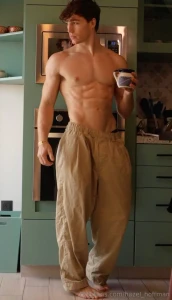 Brand new solo strip and jerk in the kitchen and yessss i made a mess