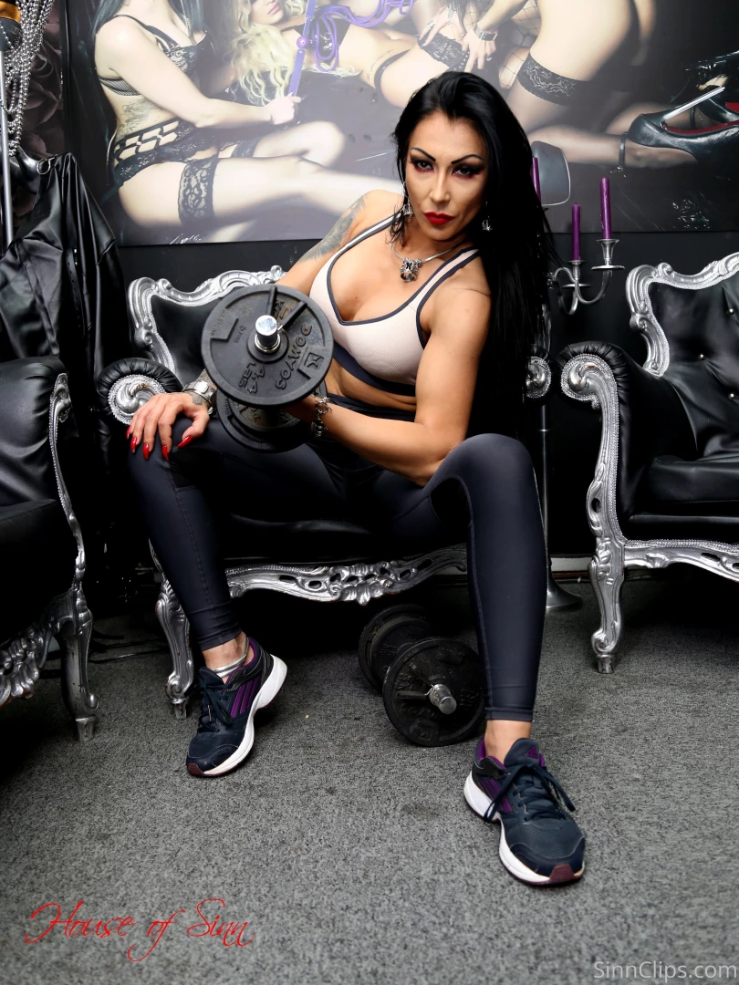 Admire and worship her perfect muscles the dailykink is strongwomen part 1 
