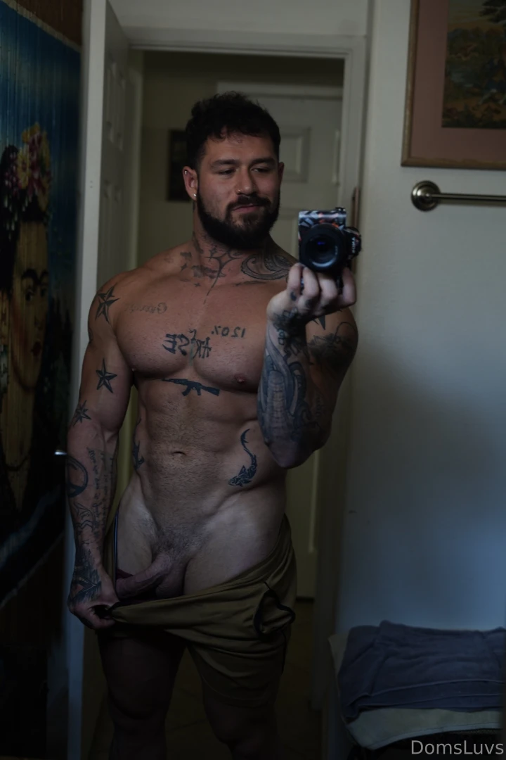 Bathroom mirror always makes me look shredded lol 