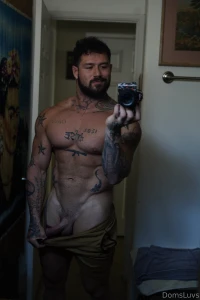 Bathroom mirror always makes me look shredded lol