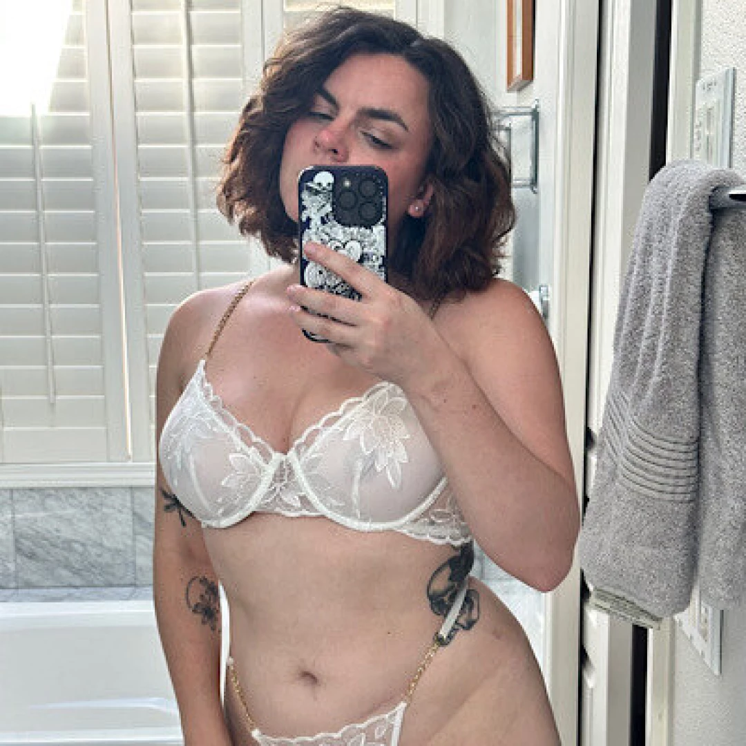 So many new fans welcome to my page i do sexting custom videos and 