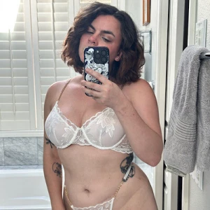 So many new fans welcome to my page i do sexting custom videos and