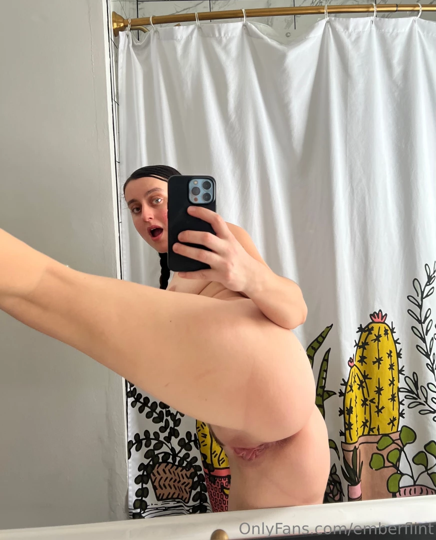 Feeling so fit and sexy in these mirror selfies part 1 