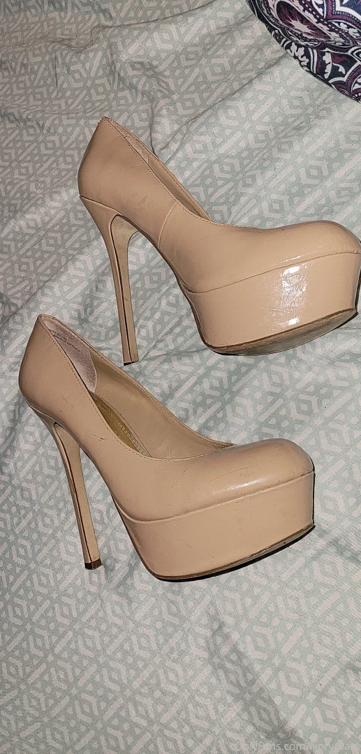 Tip here for content of me wearing only these 6 inch heels 