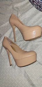 Tip here for content of me wearing only these 6 inch heels