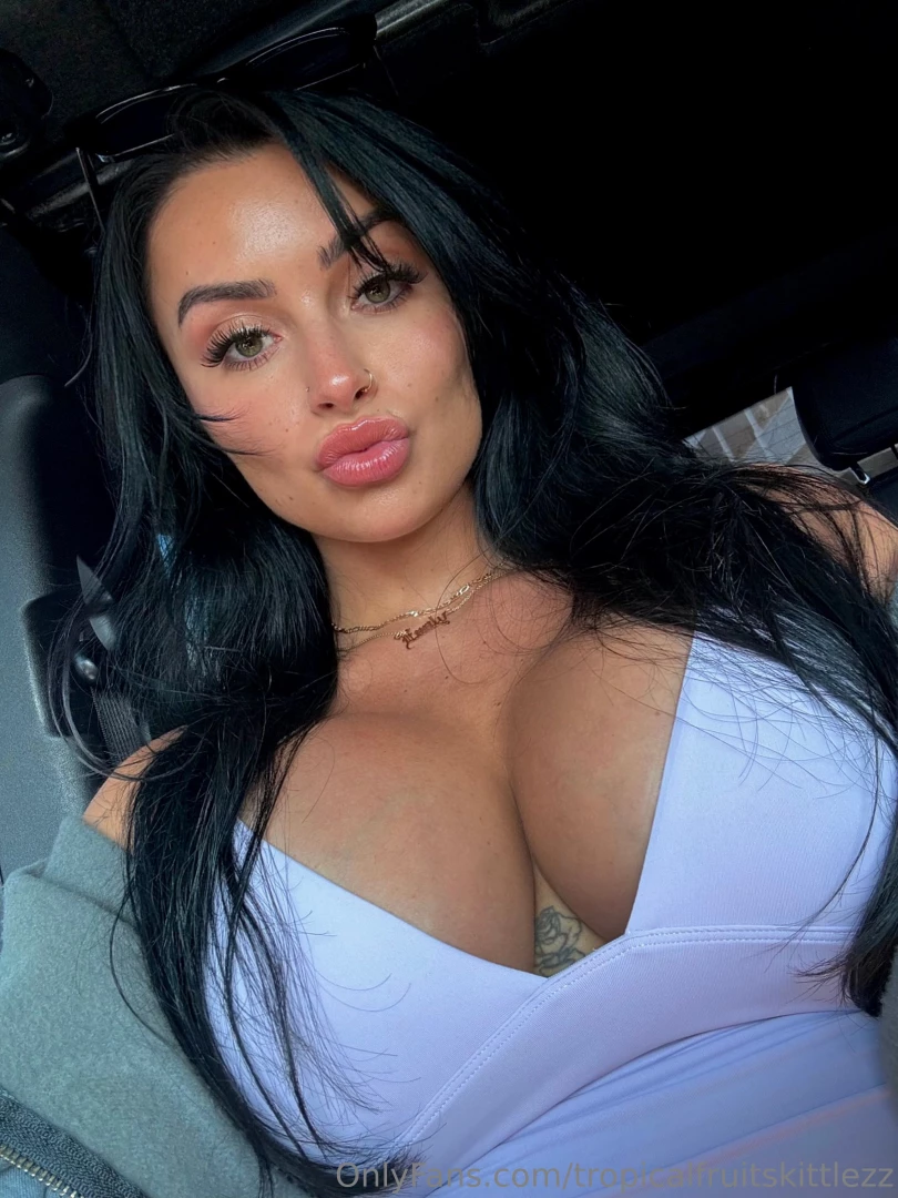 You prefer ass or titties 