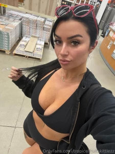 Hey gorgeous ready for some flirty vibes slide into my dms and let s