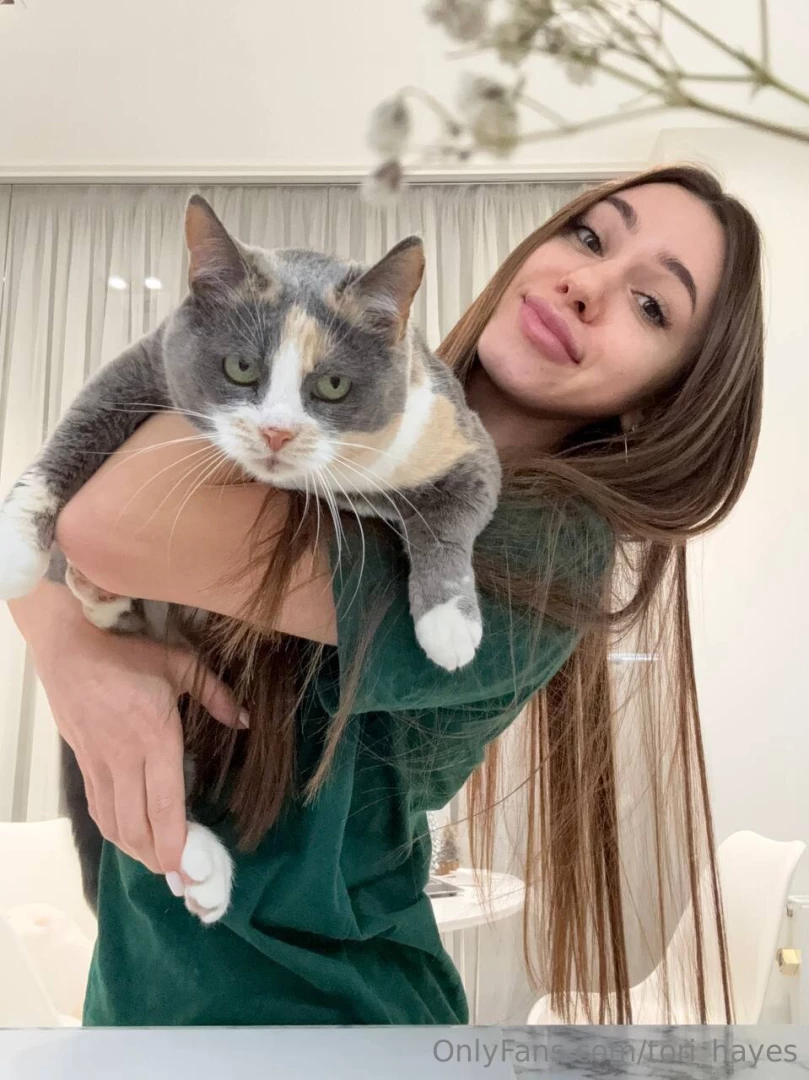 Teri doesn t really like to be photographed 