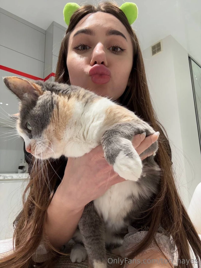 Is it just me or does she want to get away from me as soon as possible 