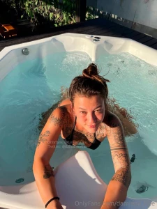 O que eu to querendo nessa foto - minha cerveja - meu baseado - sua