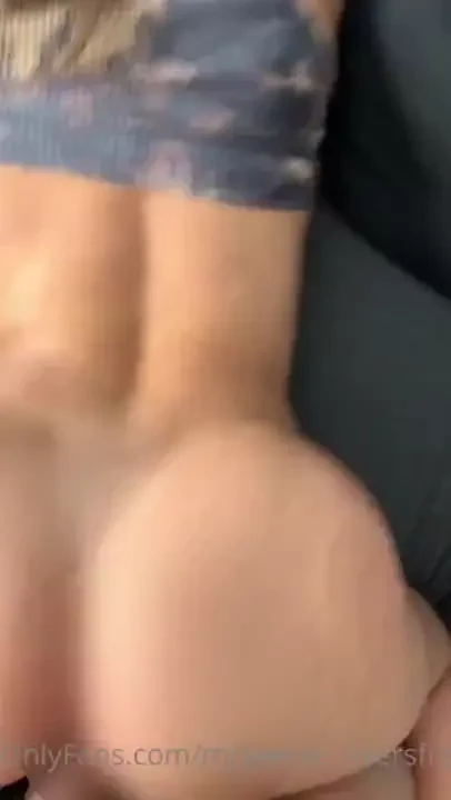 Unlock and watch my booty jiggle as daddy pounds me 