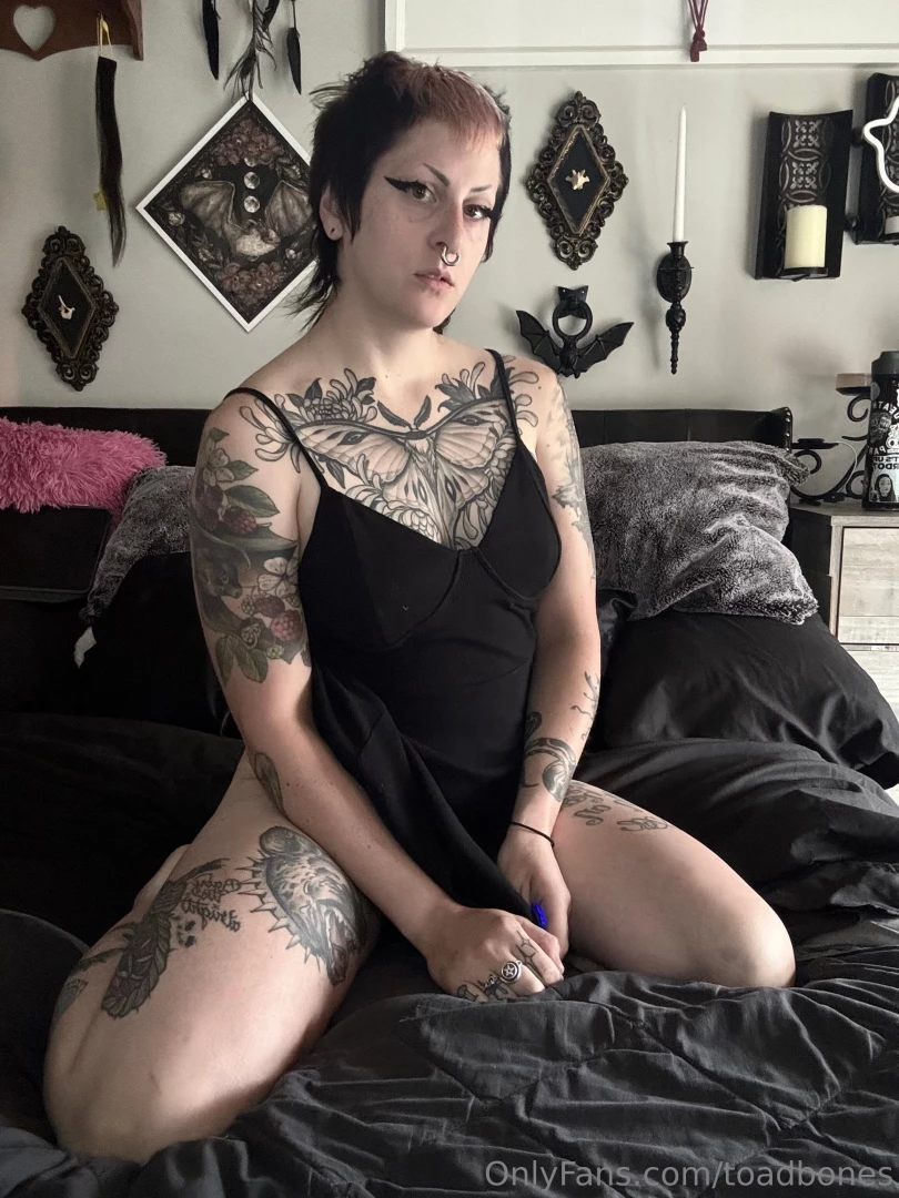 Wanna have a sleepover i can keep a secret 