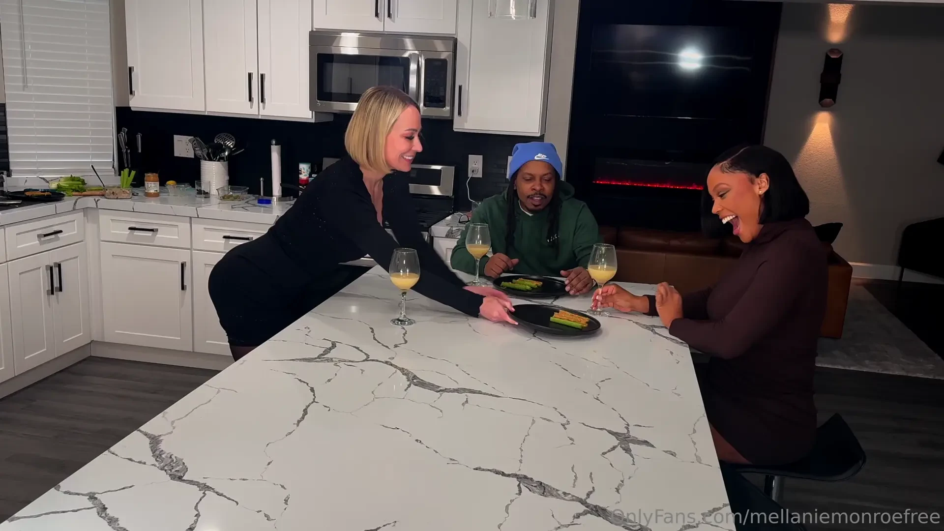 I invited my bestie august and her hubby over for some dinner and to 