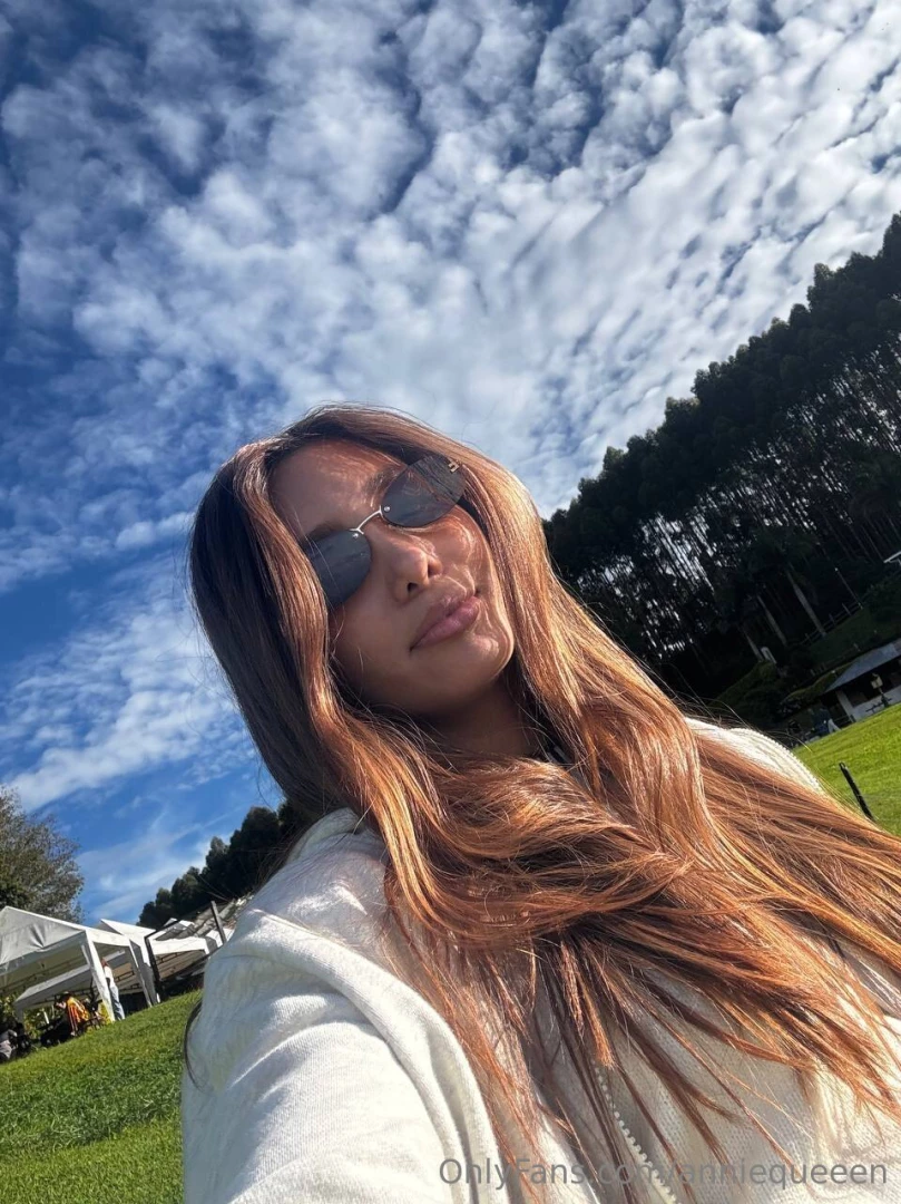 This brunette girl wants to make you happy tonight call me 