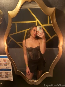 I dont know if i like this outfit haha