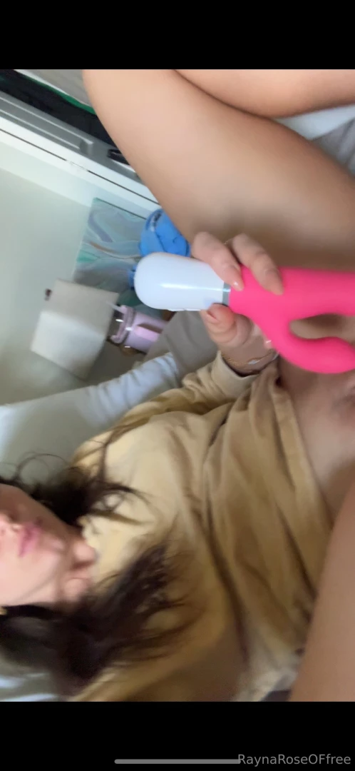 New solo cum sesh i haven t been fucked in weeks so i ve been crazyyy 