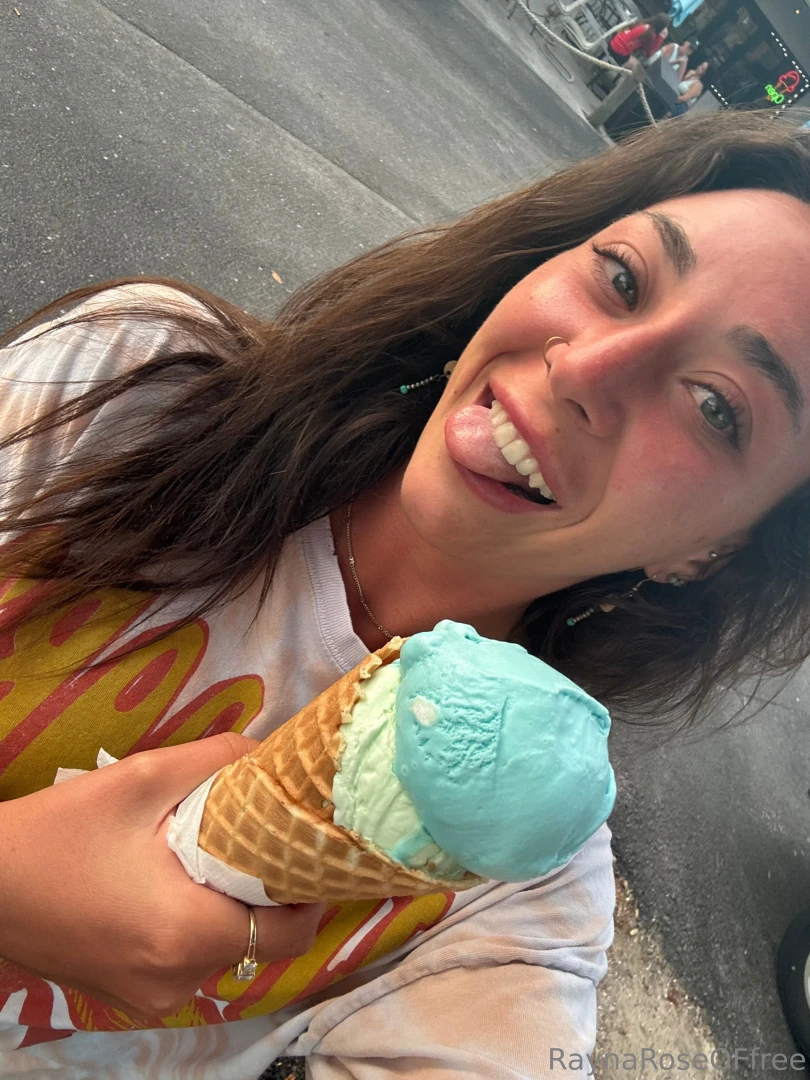 Happy w my ice creammm 