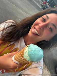 Happy w my ice creammm