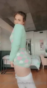 Good morning want to watch me take off my favorite outfit