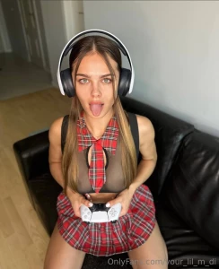 My gamer bestie attractive_silvia is looking for a new fuck buddy can part 3