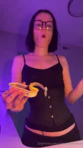 Tip 5 to buy me a treat eating show