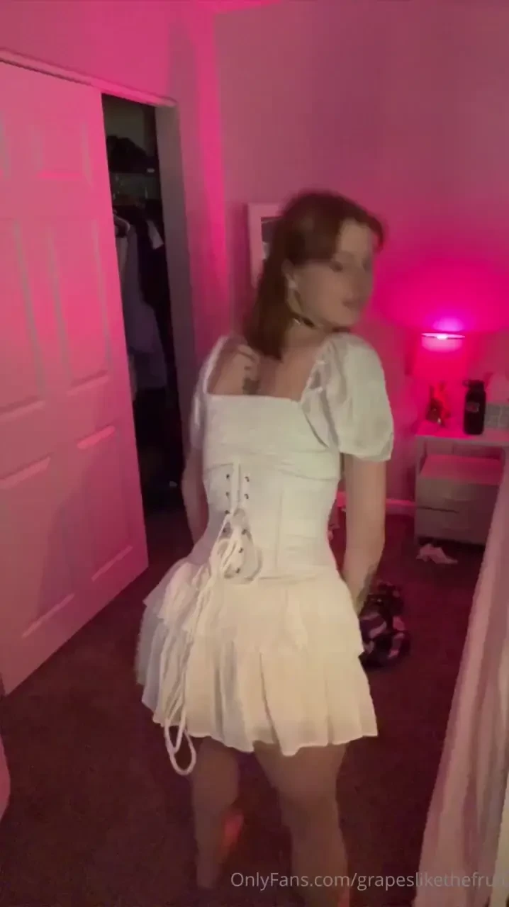 Taking off my dress the day is over so i ll get naked i also spread my 