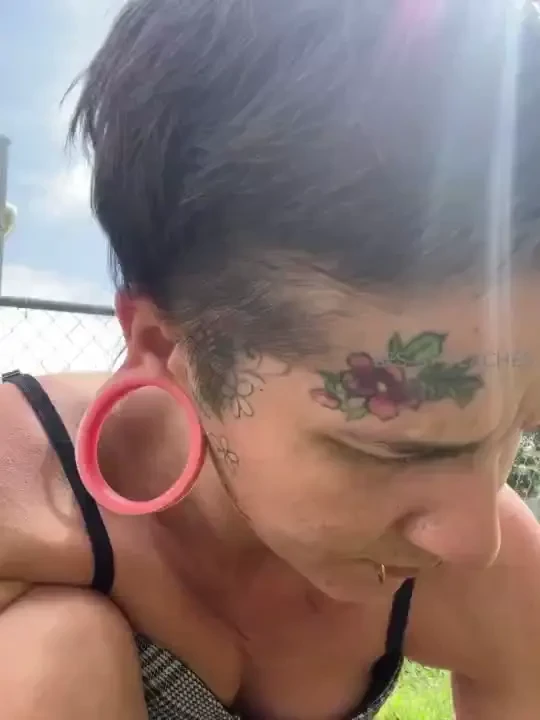 I m just a wild woman with a raw attitude and clean pussy keep that ph 