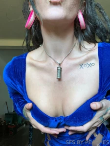 Come see what else i m showing i don t wear panties when i go out