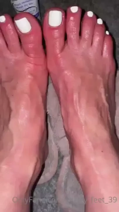 Pretty-feet-39 part 137 