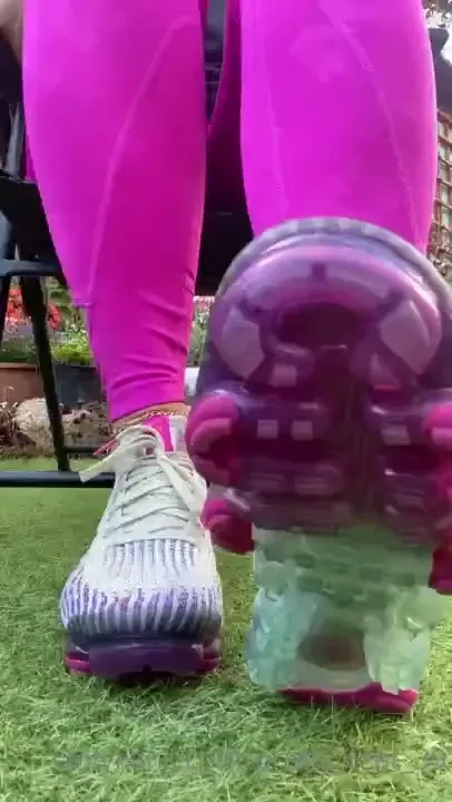 Reverse socks removal after jogging look how juicy and soft them soles 