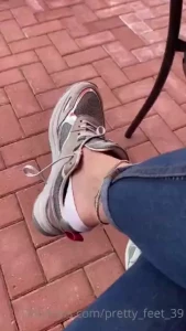 Been wearing this sneakers only 4 hours look how juicy my feet are