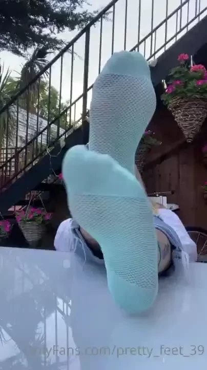 This goes out for my sock and juicy sole lovers believe me they smell part 1 