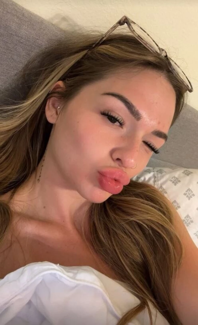 Who loves to mouth fuck this beautiful mouth 