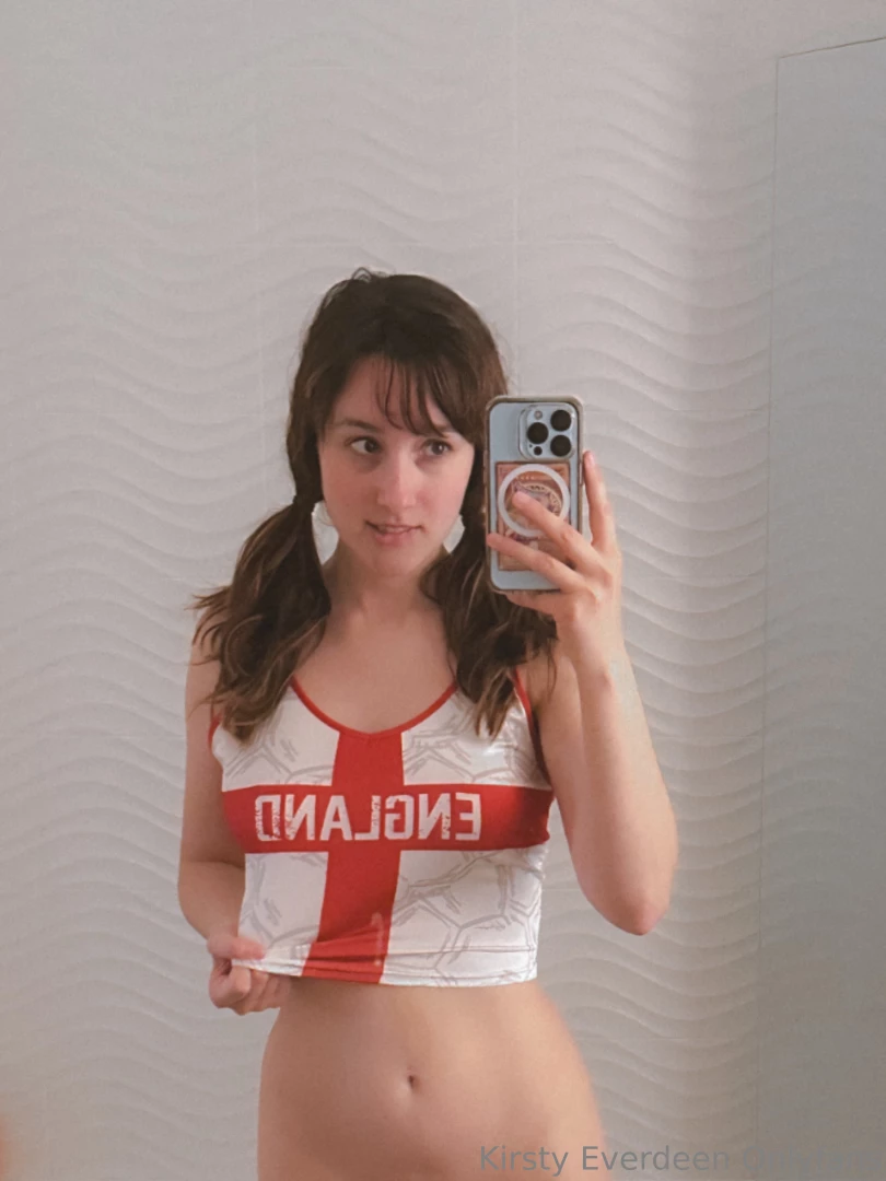 Watching the game in this little shirt and nothing more can i flash 