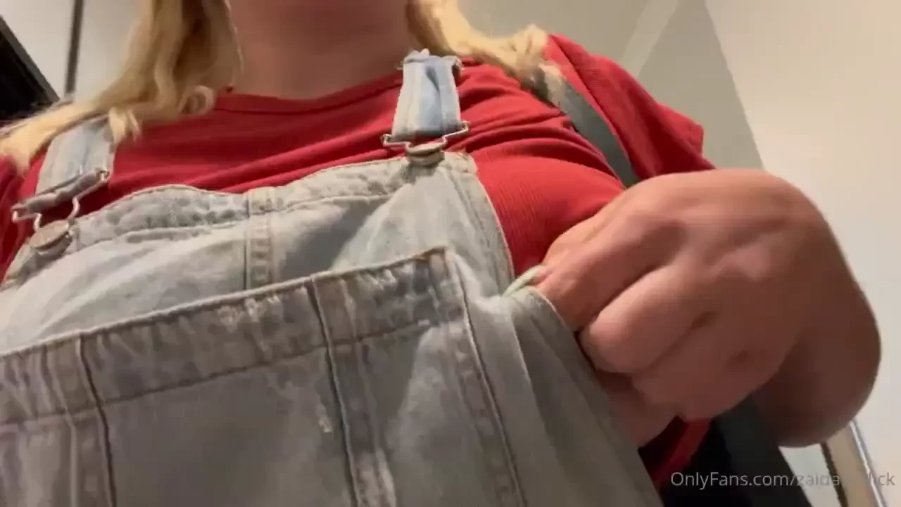 Titty peak in the hallway 