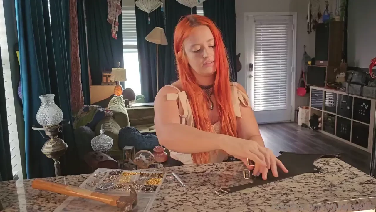 Working on a new episode today this one is about fixing a leather one 