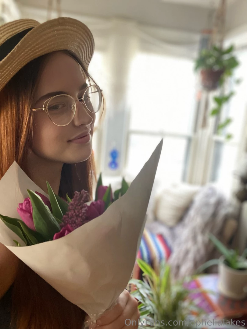 Sometimes it s nice to spoil myself with some fresh flowers i can t 