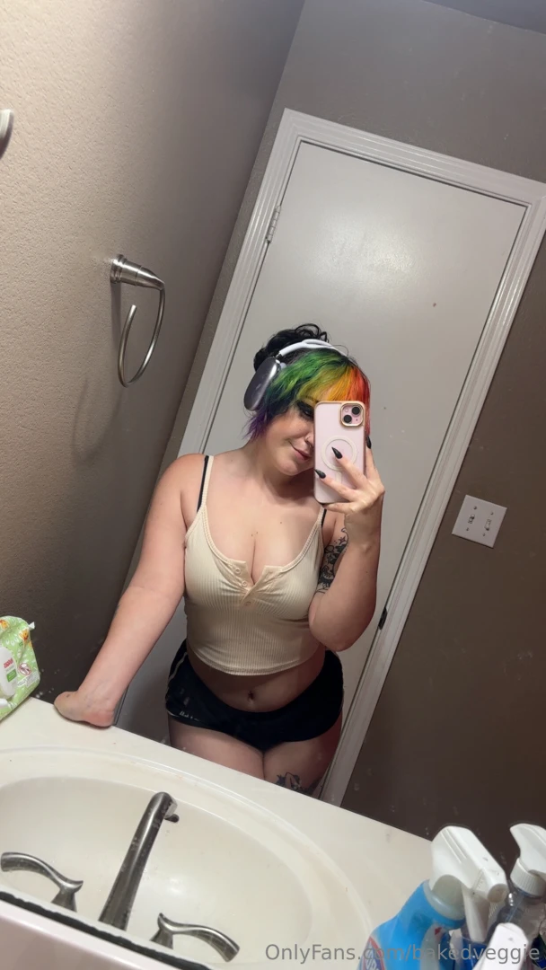 Trying to get fucked on camera like a good little slut 