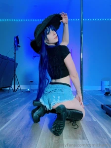 I feel like lady dimitrescu but even shorter