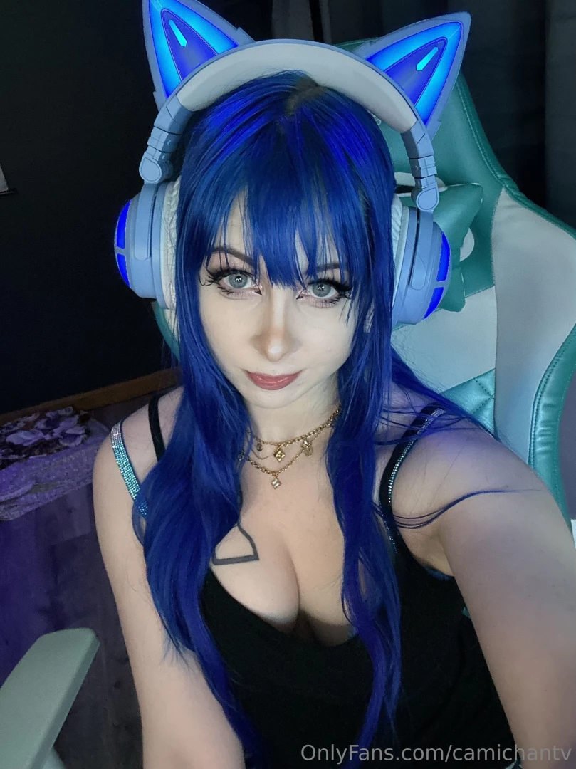 Even my headsets are blue 