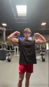 Todays gym session was chest enjoy this flexing video