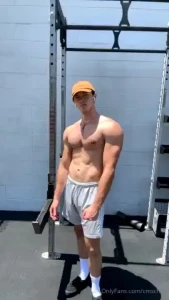Chest day at the gym today part 1