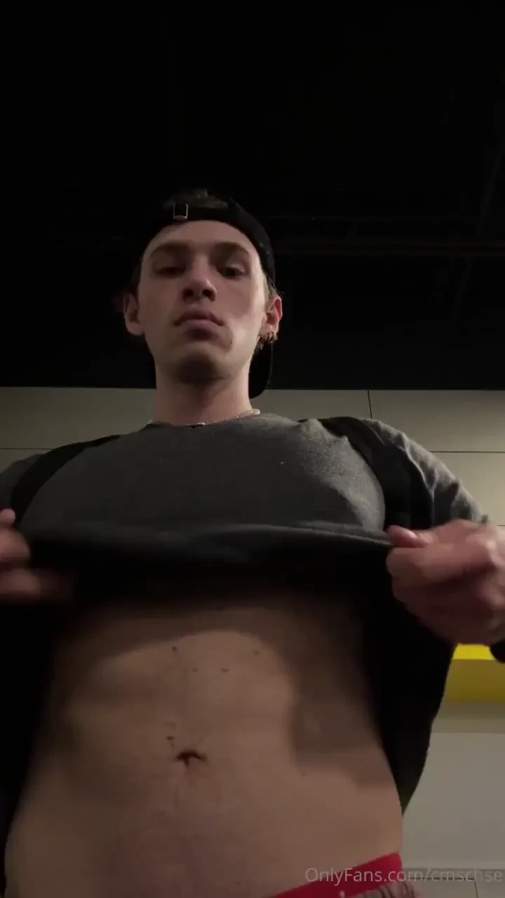 Little gym flexing 