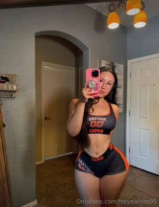 Wow nbsp bubble butt beauty theselenaflores has set her vip to free part 6