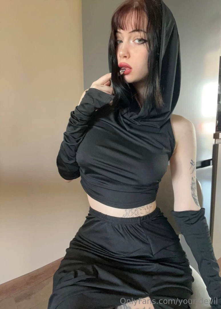 I bought myself a really awesome outfit what do you think do you want 