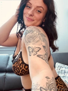 Dm me your fantasy babe i want to help you cum