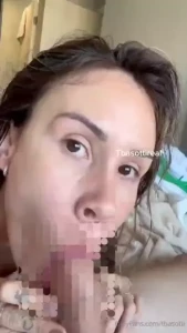 Reparei que o rapaz que veio arrumar a internet aqui de casa ficou me