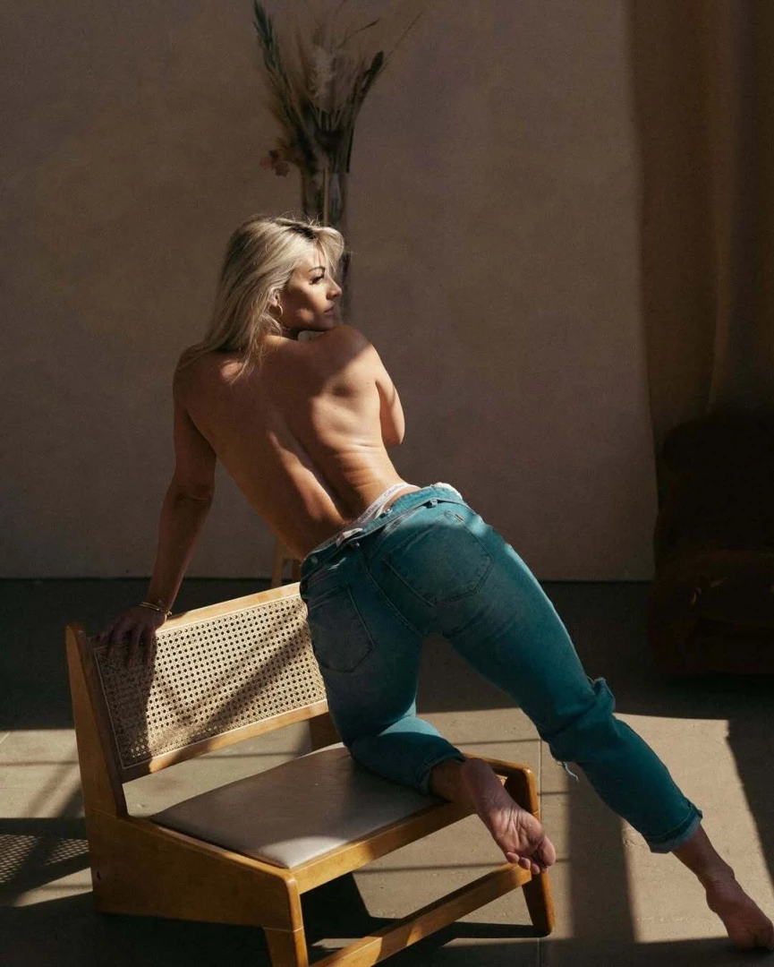 Don t need a top when the sun s hyping me up 