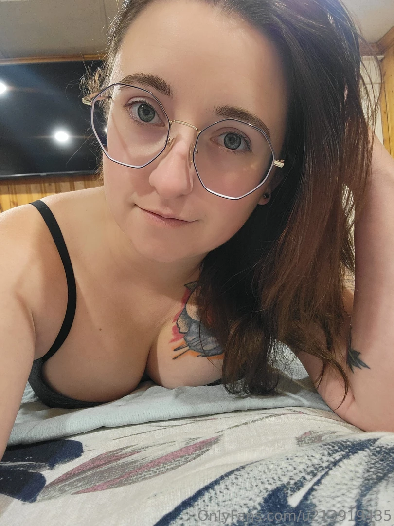 My forehead looks huge but my boobs look nice so post it 